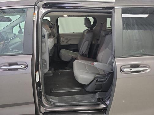 2022 Toyota Sienna XLE