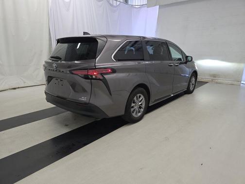 2022 Toyota Sienna XLE