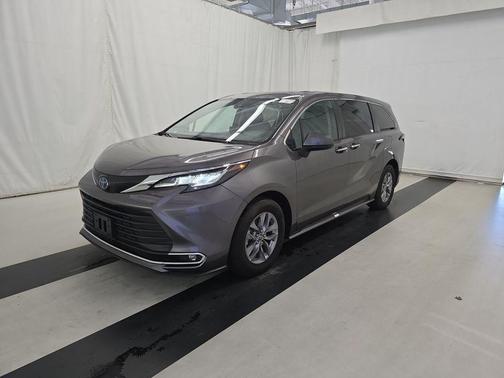 2022 Toyota Sienna XLE