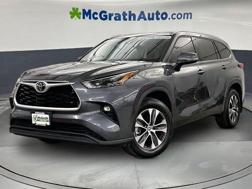 Magnetic Gray Metallic 2022 Toyota Highlander XLE