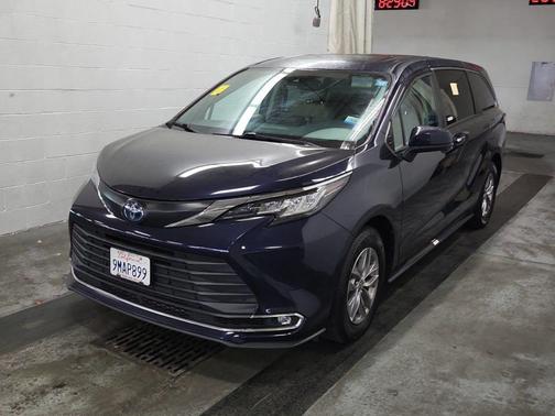 2023 Toyota Sienna XLE