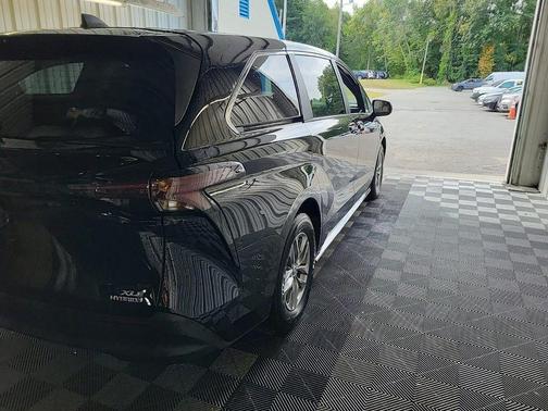 2023 Toyota Sienna XLE 7 Passenger