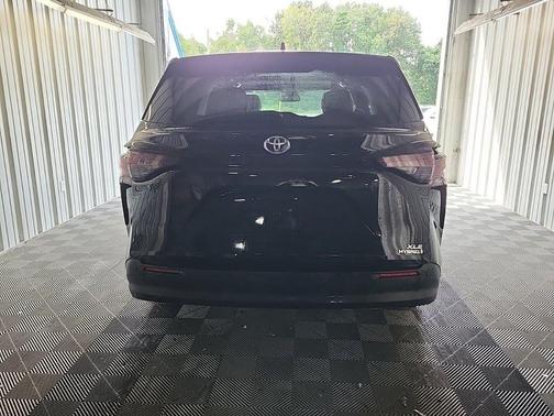 2023 Toyota Sienna XLE 7 Passenger