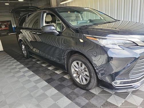 2023 Toyota Sienna XLE 7 Passenger