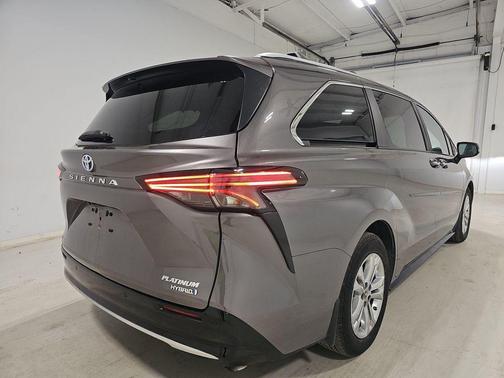 2024 Toyota Sienna Platinum