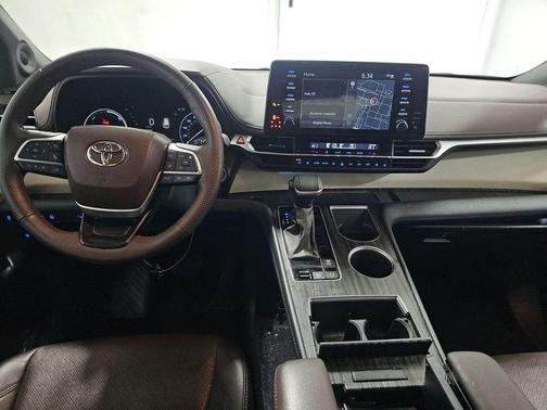 2024 Toyota Sienna Platinum