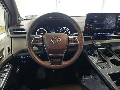 2024 Toyota Sienna Platinum