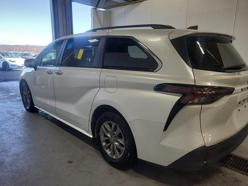 2024 Toyota Sienna XLE