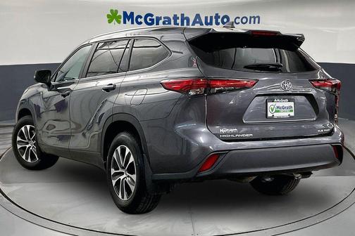 Magnetic Gray Metallic 2023 Toyota Highlander XLE