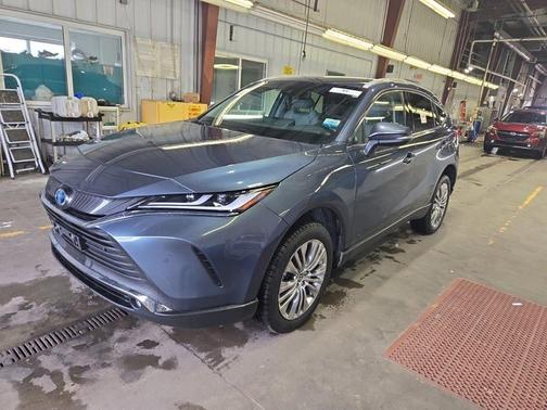 Coastal Gray 2023 Toyota Venza XLE