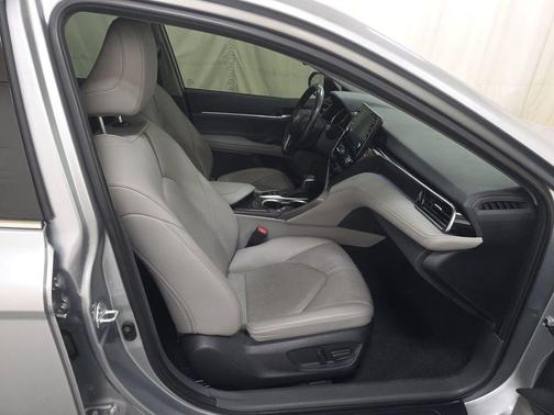 2024 Toyota Camry Hybrid XLE