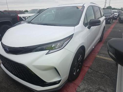 Ice Cap 2025 Toyota Sienna XSE 7 Passenger
