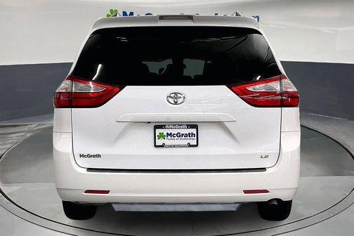 2019 Toyota Sienna LE