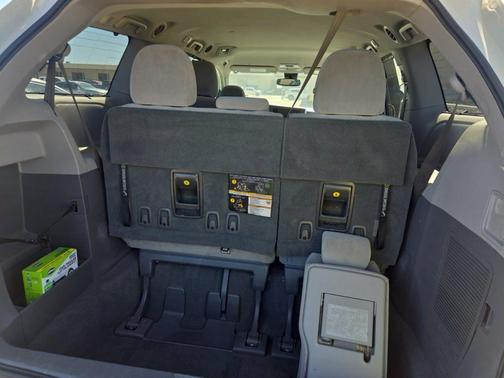 2019 Toyota Sienna LE