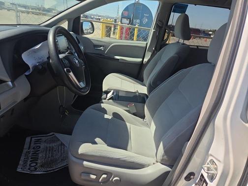 2019 Toyota Sienna LE