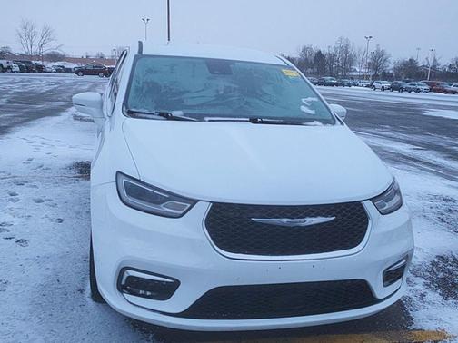 2022 Chrysler Pacifica Hybrid Touring L