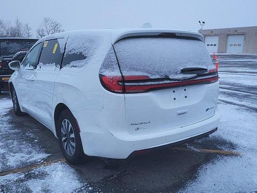 2022 Chrysler Pacifica Hybrid Touring L