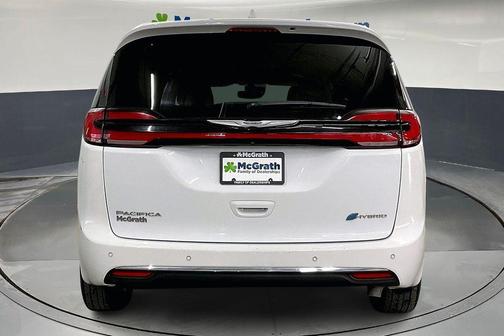 2022 Chrysler Pacifica Hybrid Touring L