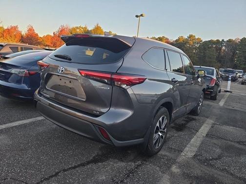2022 Toyota Highlander Hybrid XLE