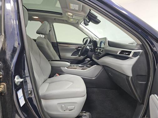 2021 Toyota Highlander Hybrid Platinum