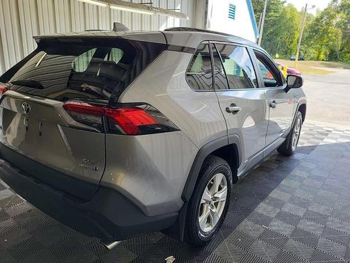 2020 Toyota RAV4 Hybrid XLE