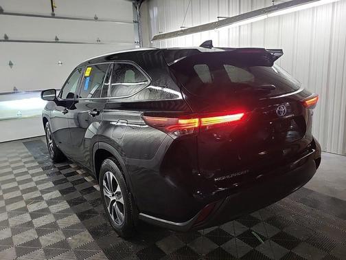 2024 Toyota Highlander Hybrid XLE