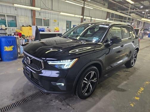 2023 Volvo XC40 B5 Plus Bright Theme