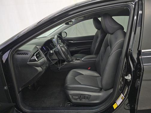 Midnight Black Metallic 2022 Toyota Camry SE