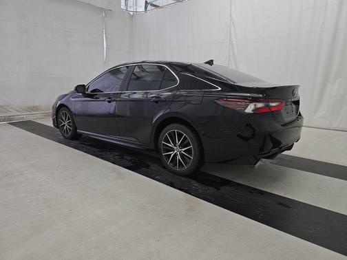 Midnight Black Metallic 2022 Toyota Camry SE