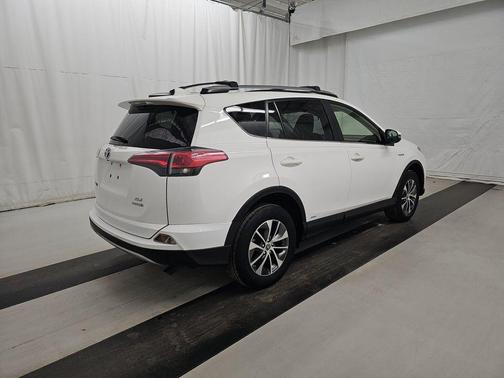 Super White 2018 Toyota RAV4 Hybrid XLE
