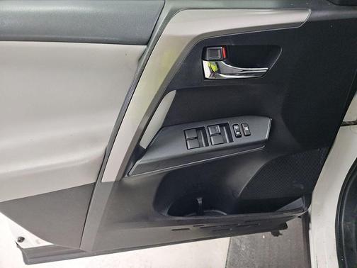Super White 2018 Toyota RAV4 Hybrid XLE