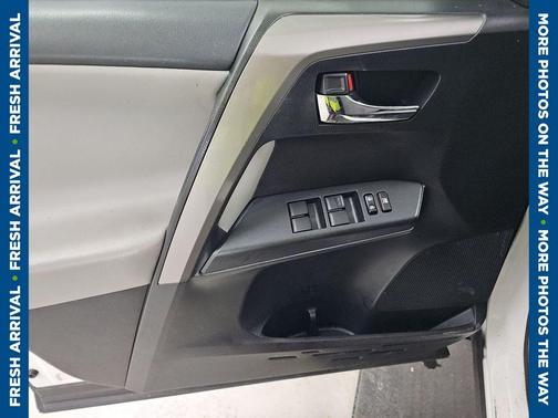 Super White 2018 Toyota RAV4 Hybrid XLE