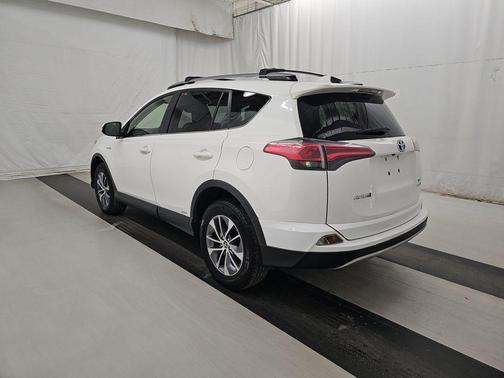 Super White 2018 Toyota RAV4 Hybrid XLE