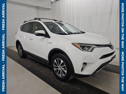 Super White 2018 Toyota RAV4 Hybrid XLE
