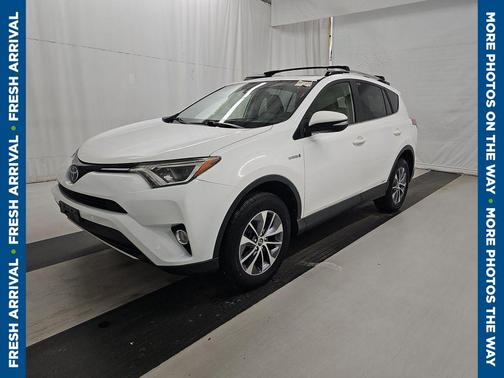 Super White 2018 Toyota RAV4 Hybrid XLE