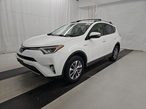 Super White 2018 Toyota RAV4 Hybrid XLE