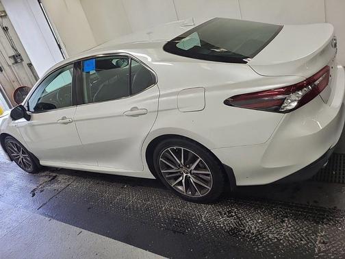 2021 Toyota Camry Hybrid XLE