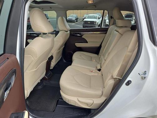 2022 Toyota Highlander Limited
