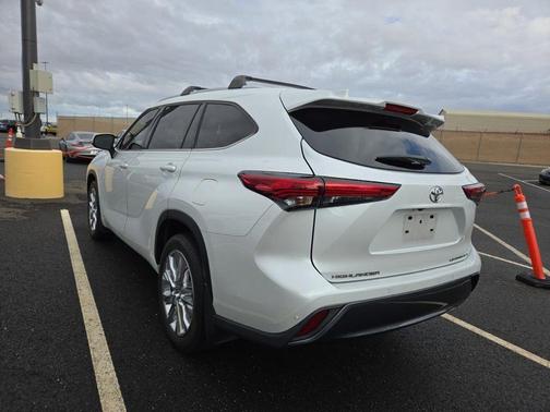 2022 Toyota Highlander Limited