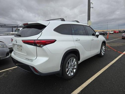 2022 Toyota Highlander Limited