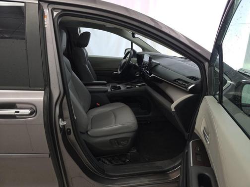 2022 Toyota Sienna XLE