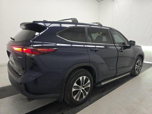 2025 Toyota Highlander Hybrid XLE