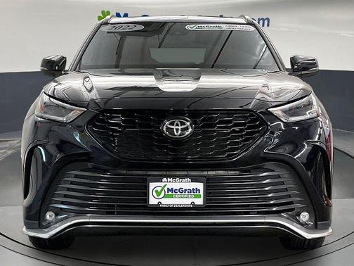 Midnight Black Metallic 2022 Toyota Highlander XSE