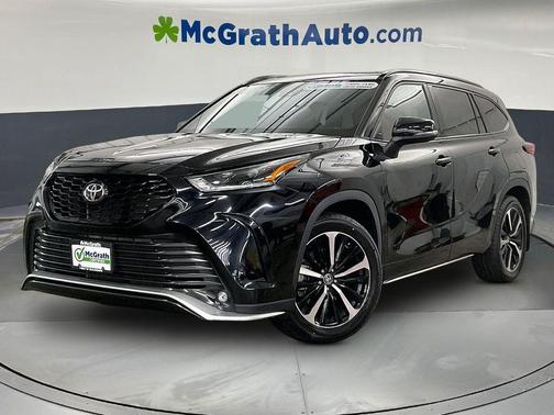 Midnight Black Metallic 2022 Toyota Highlander XSE