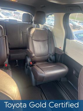 2022 Toyota Sienna Platinum