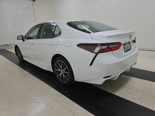 Ice Cap 2023 Toyota Camry SE