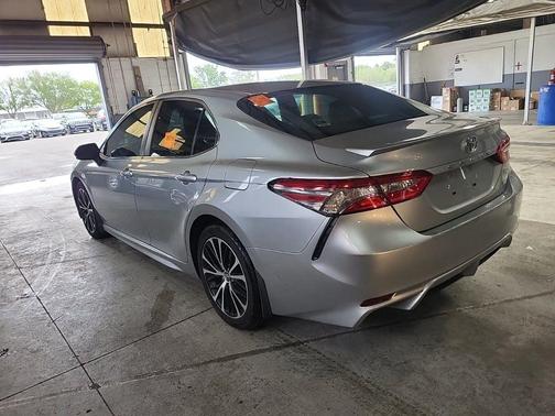 Celestial Silver Metallic 2018 Toyota Camry SE