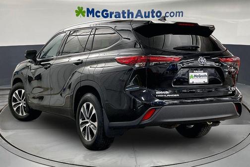 Midnight Black Metallic 2020 Toyota Highlander Hybrid XLE