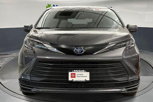 2025 Toyota Sienna LE
