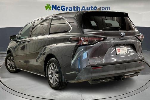 2025 Toyota Sienna LE